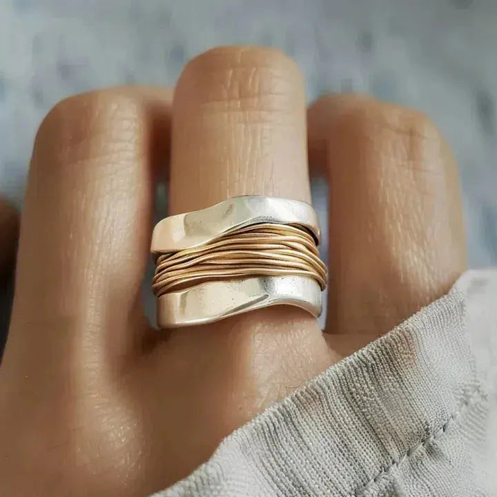 Anillo de Plata con Hilos Dorados