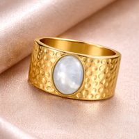 Anillo Vintage Dorado de Piedra de Luna