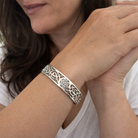 Pulsera Exquisita Abierta de Calado en Plata