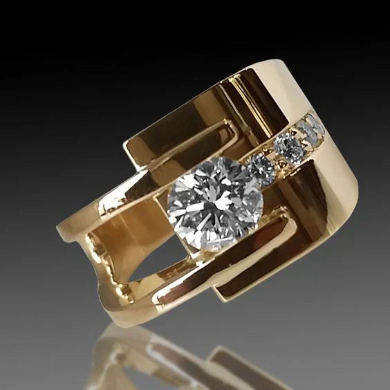 Anillo Vintage Dorado de Zirconia Irregular