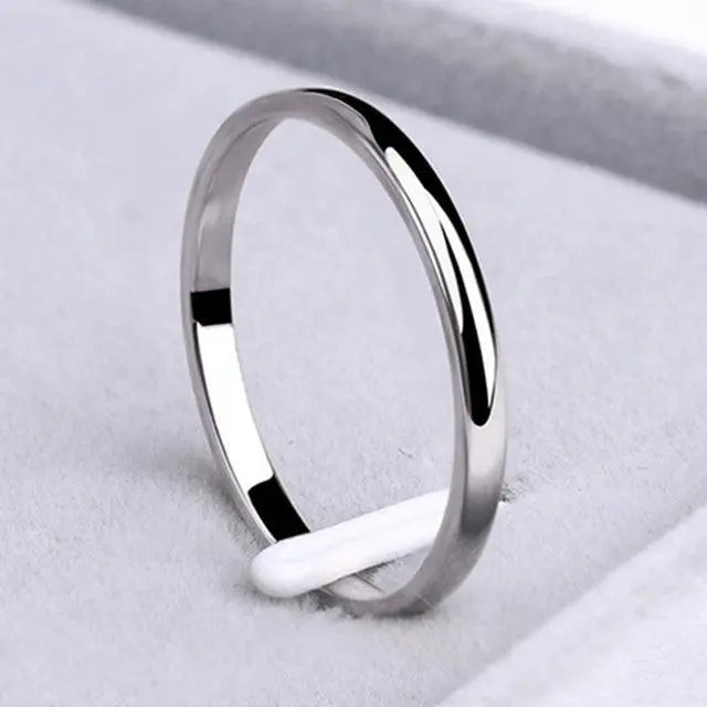 Anillo Simple Hecho de Oro y Plata