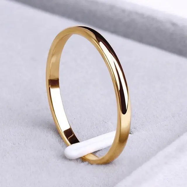 Anillo Simple Hecho de Oro y Plata