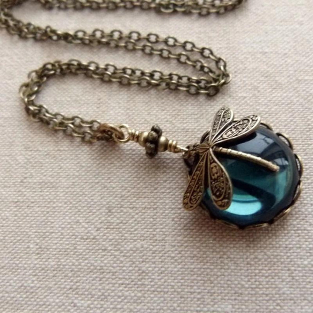 Collar de Libélula de Cristal Azul en Oro Estilo Antiguo