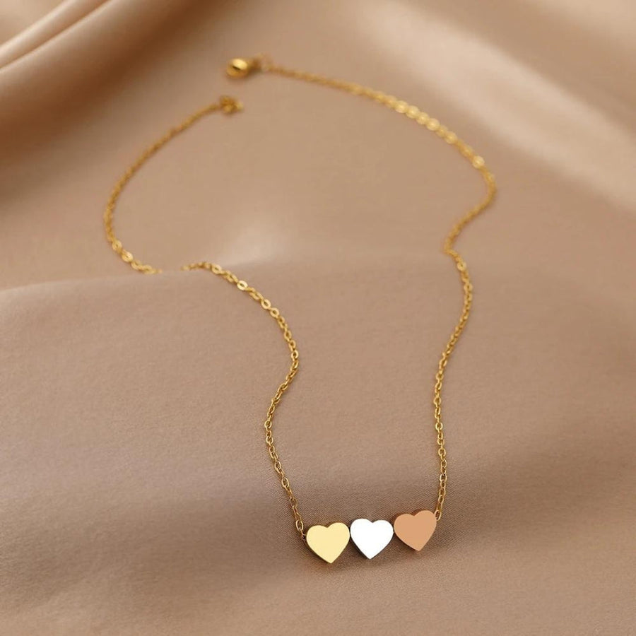 Collar de Triple Corazón en Oro