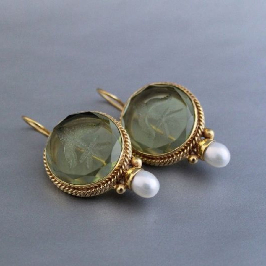 Aretes Vintage de Piedra Verde Redondeada y Perla