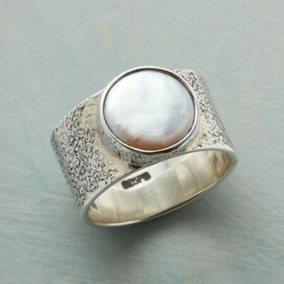 Anillo Vintage con Incrustaciones de Perla Blanca en Plata