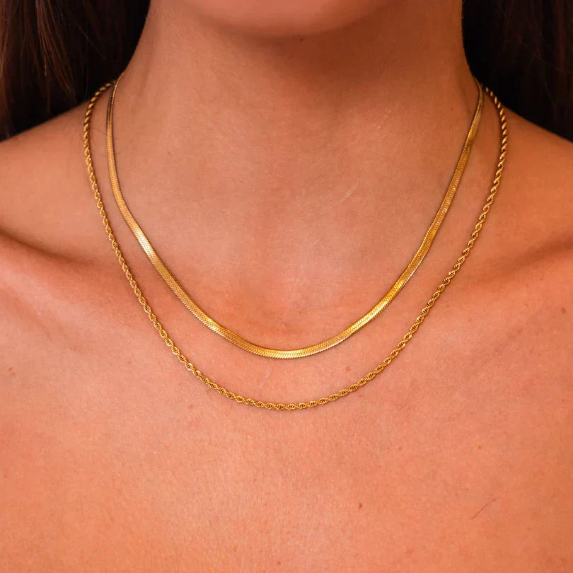 Collar de Capas de Lirio Dorado