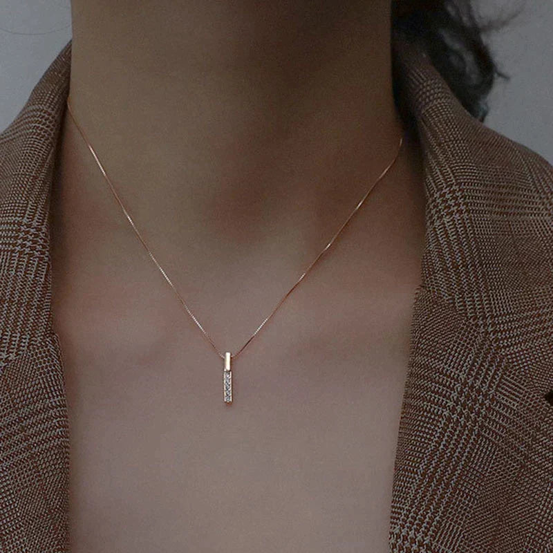 Collar Elegante con Zirconias en Oro