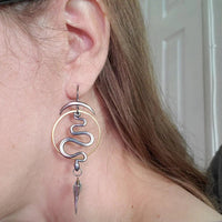 Aretes de Espiral Geométrica Irregular Serpentina
