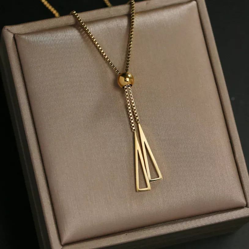Collar de Dije en Oro con Borla