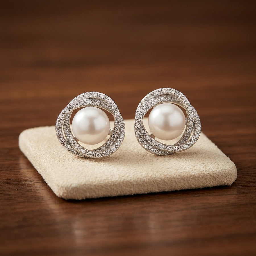 Aretes brillantes en espiral con perlas elegantes