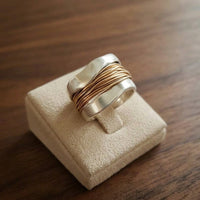 Anillo de Hilos Dorados en Plata