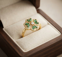 Anillo Giratorio de Trébol de Esmeralda