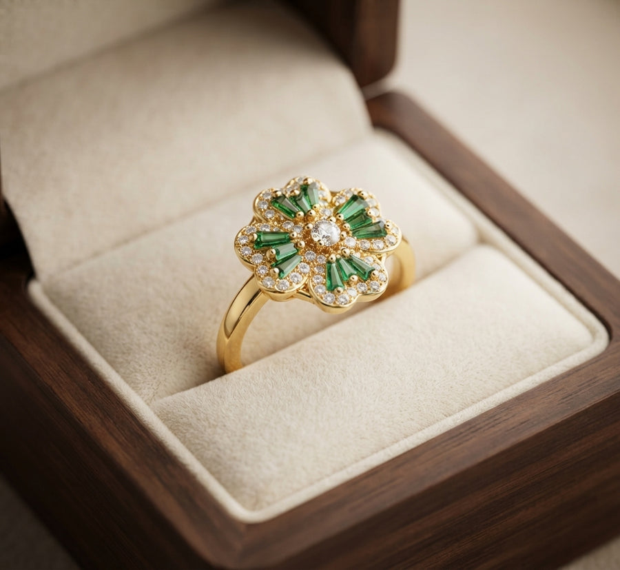 Anillo Giratorio de Trébol de Esmeralda