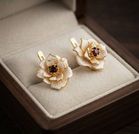 Aretes de Zirconia Roja y Flor Blanca