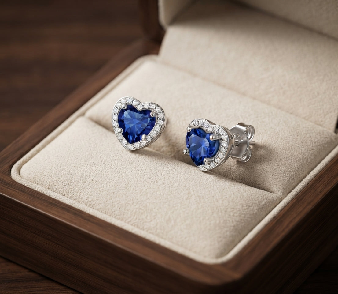 Aretes de Botón de Corazón de Zafiro