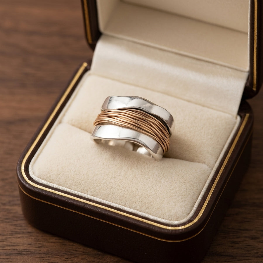 Anillo de Plata con Hilos Dorados