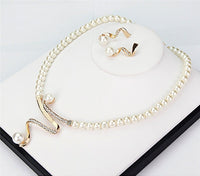 Set de Collar + Aretes de Perla Natural