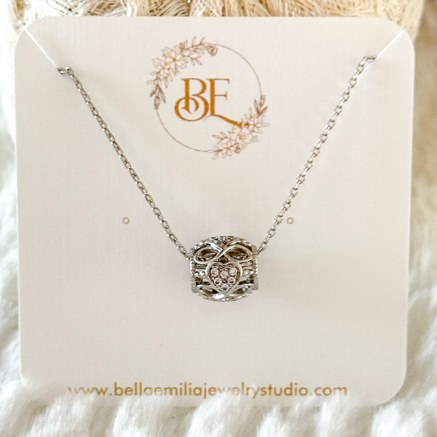 Collar Karissa de Corazón Infinito