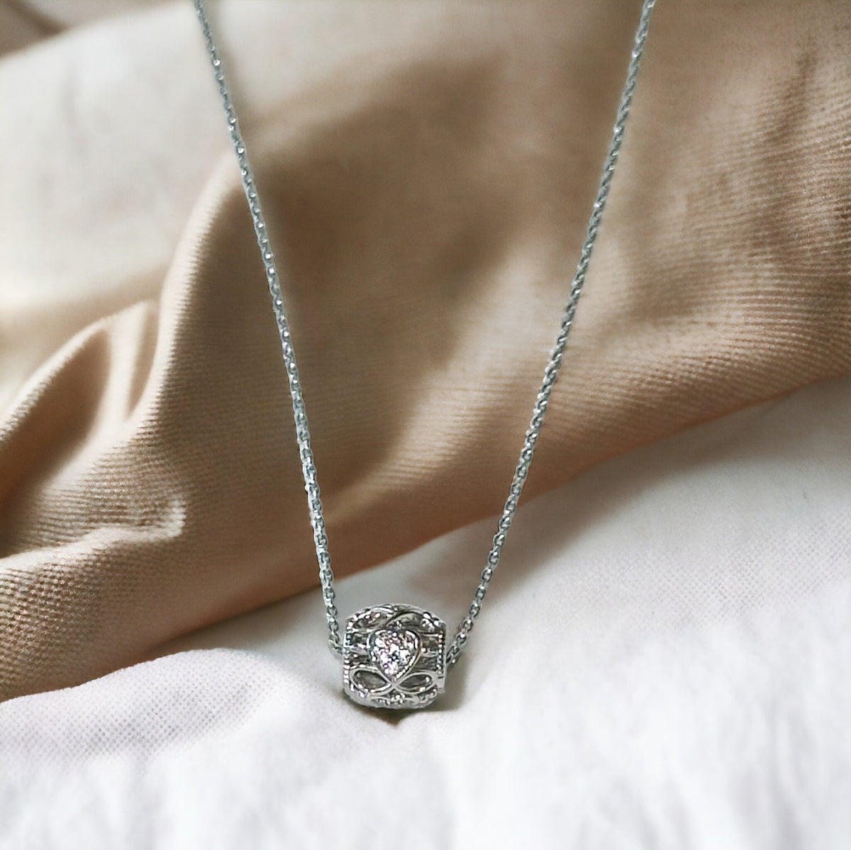 Collar Karissa de Corazón Infinito