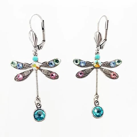Aretes Elegantes de Libélula Tallada