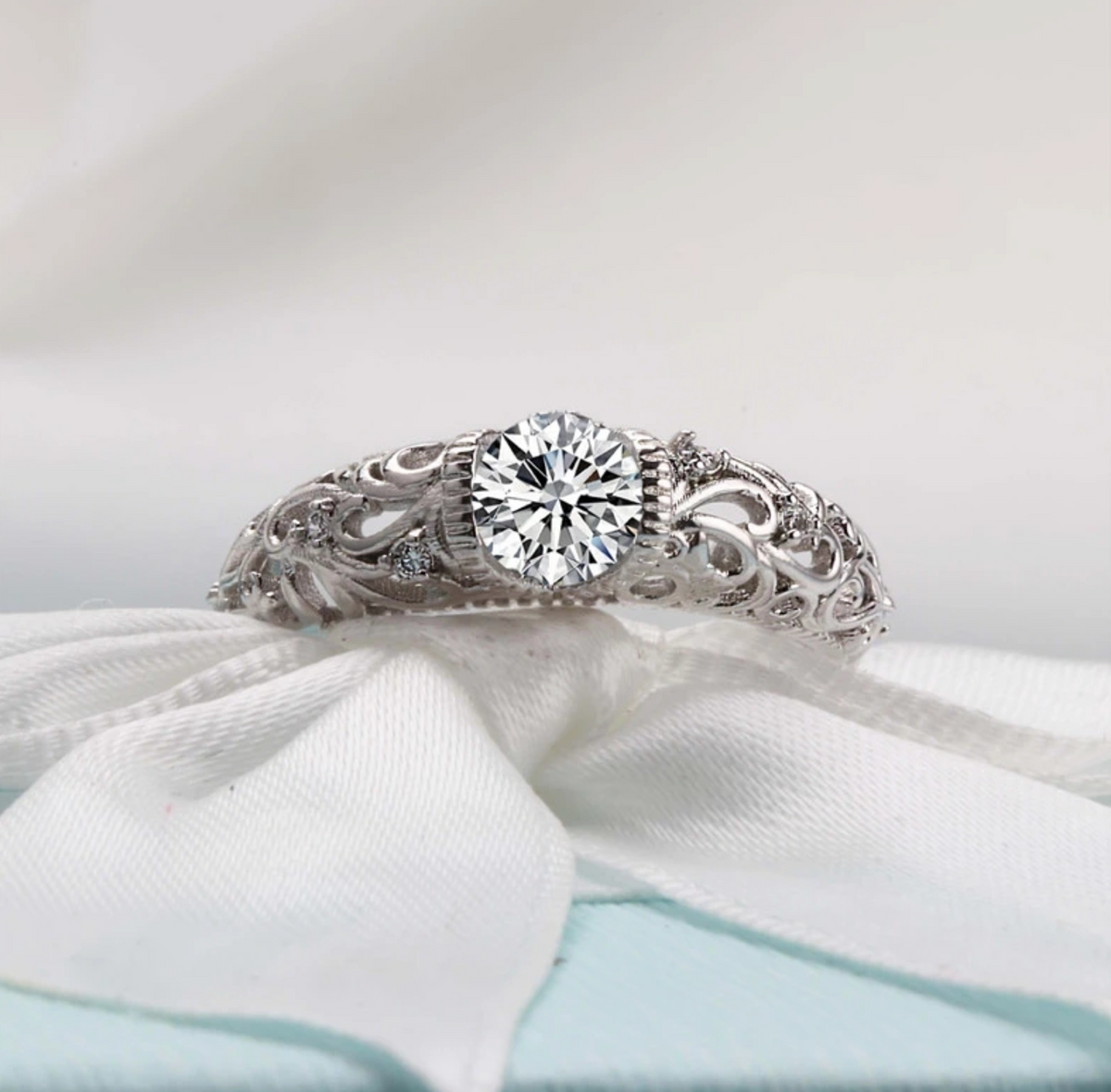 Anillo Elegante en Plata Esterlina