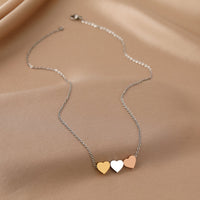 Collar de Triple Corazón en Oro