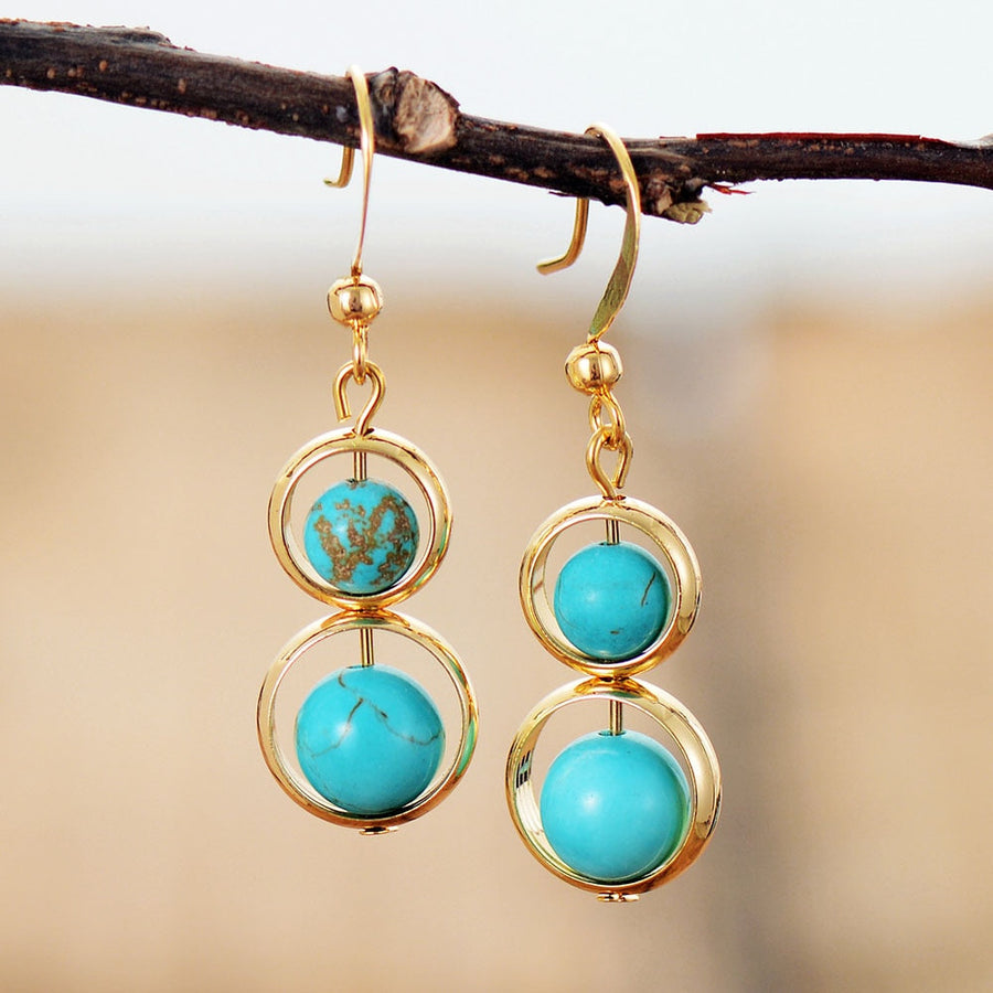 Aretes Colgantes de Esfera Turquesa en Oro