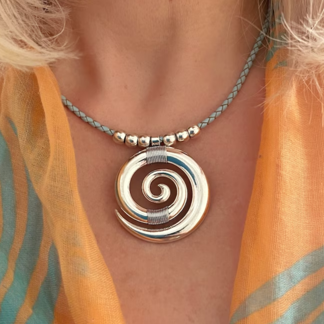 Collar Vintage en Espiral en Plata