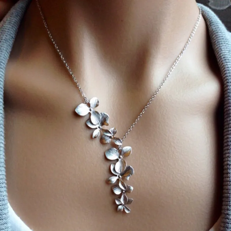 Collar Vintage de Flor en Plata