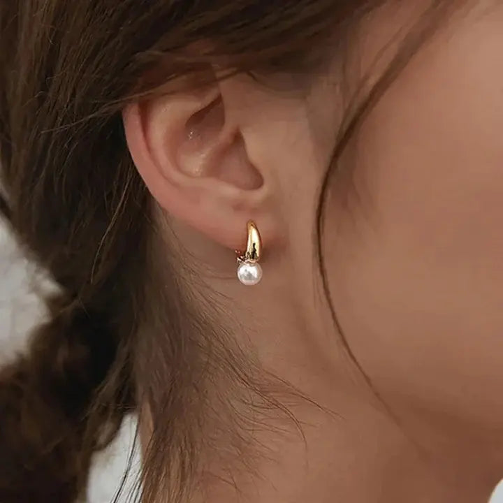 Aretes Pequeños de Perla Bañados en Oro