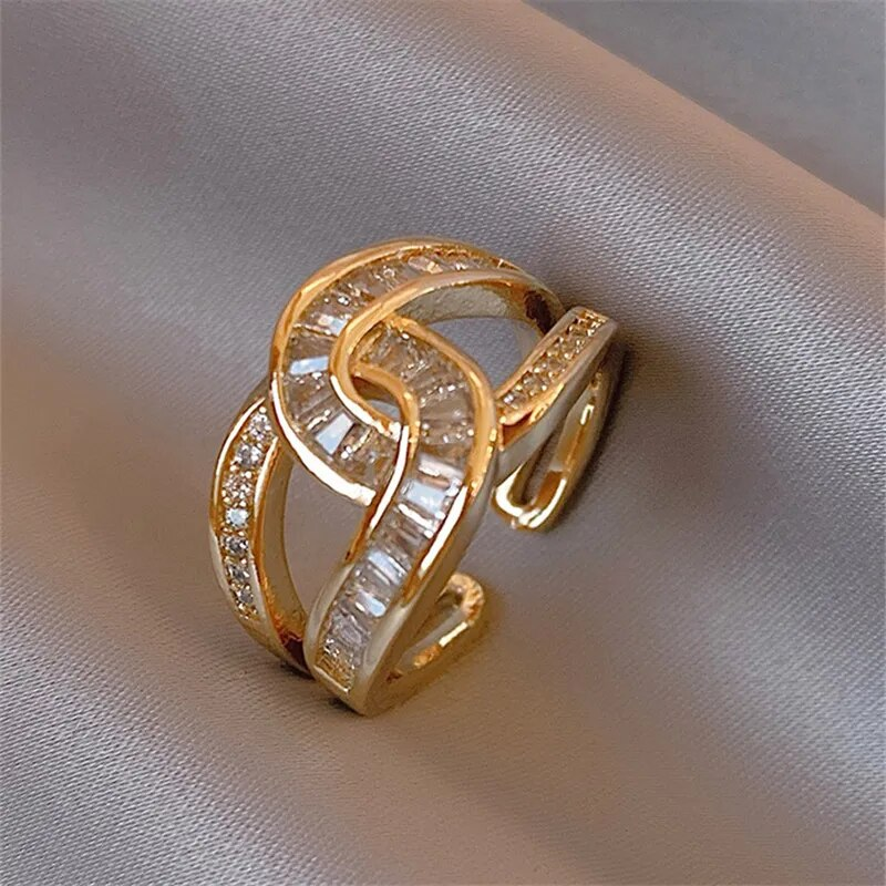 Anillo Elegante con Nudo