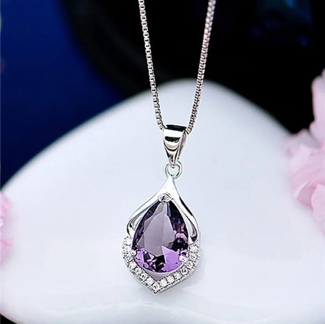 Collar Elegante de Cristal Morado
