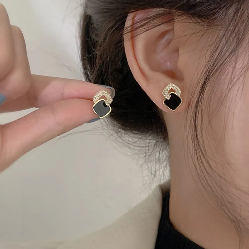 Aretes Dorados Vintage de Ónix