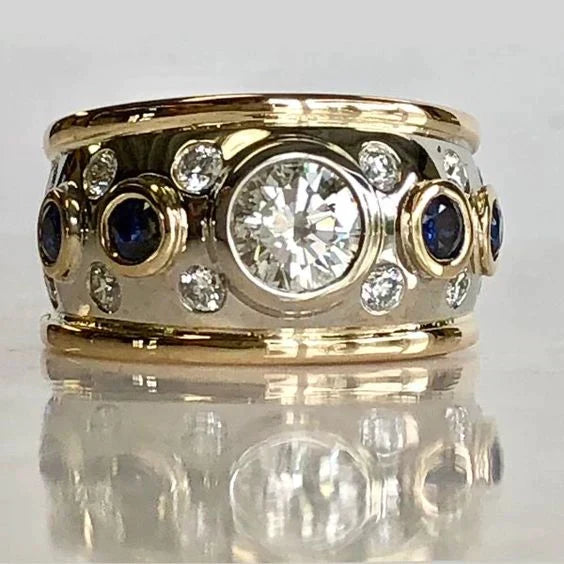 Anillo Dorado Vintage con Incrustaciones de Zirconia