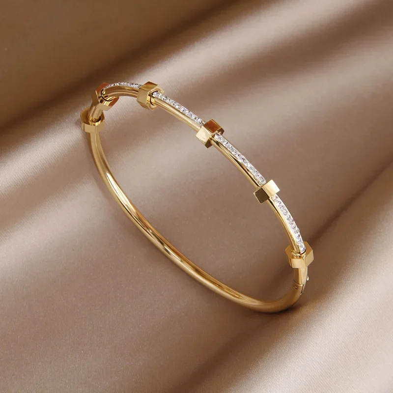 Pulsera Dorada Elegante y Brillante