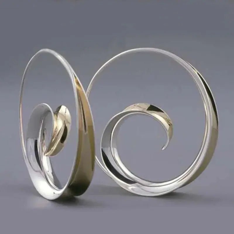 Aretes vintage con olas en espiral
