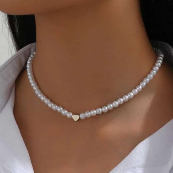 Collar Elegante de Corazón y Perla en Dorado