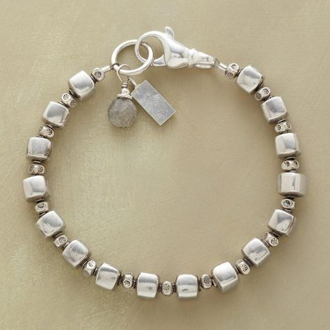 Pulsera Vintage de Cuentas Cúbicas en Plata