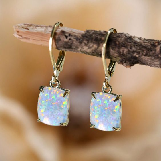 Aretes Vintage Cuadrados de Ópalo Blanco