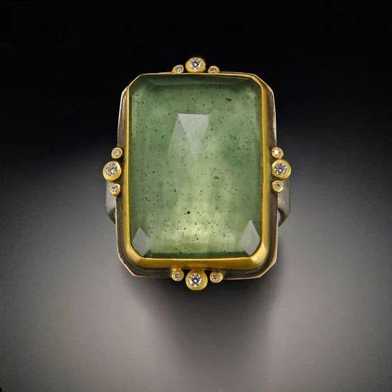 Anillo Vintage de Vidrio Verde en Oro