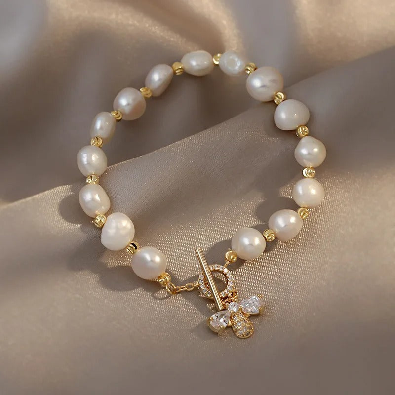Pulsera de Charm de Mariposa de Cristal en Oro & Perla
