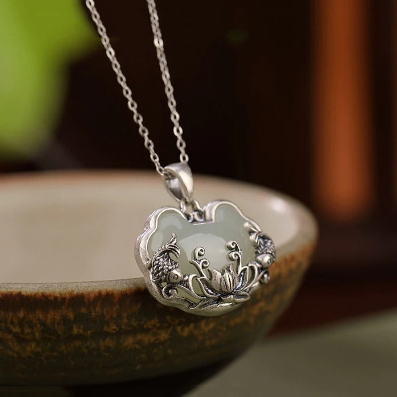 Collar Vintage de Flor de Loto en Forma de Pez en Plata