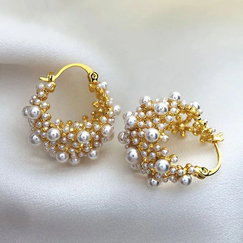 Aretes de Aro Vintage con Diseño de Racimo de Perlas en Oro