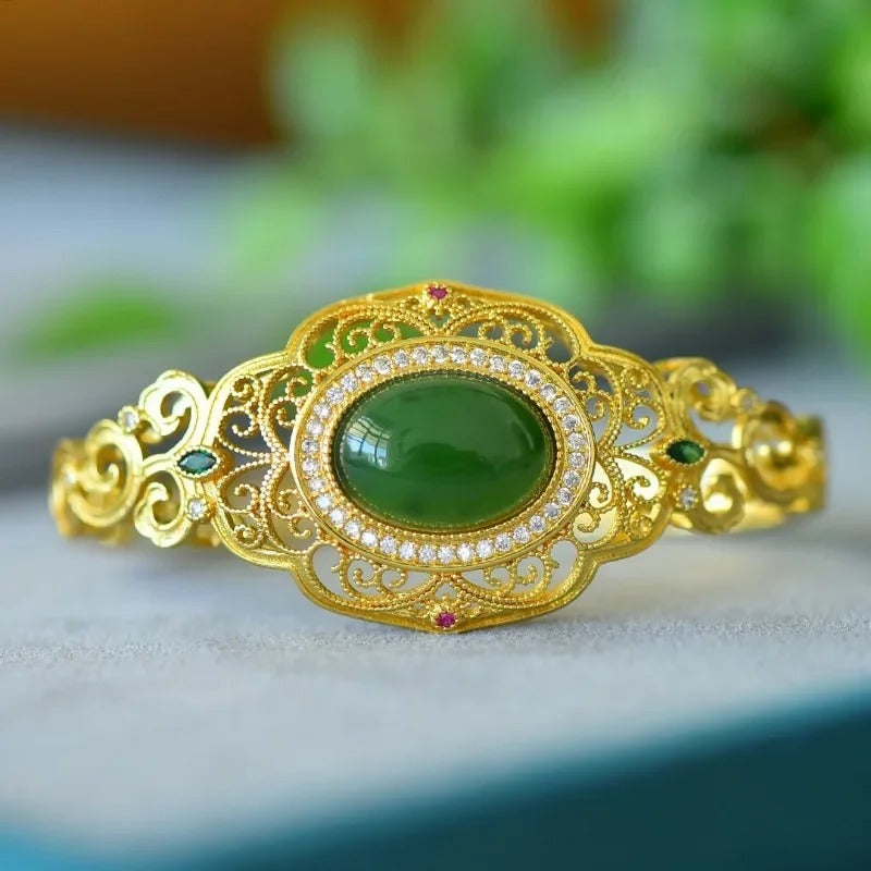 Pulsera Atemporal de Gema Verde & Diseño Floral en Espiral en Oro