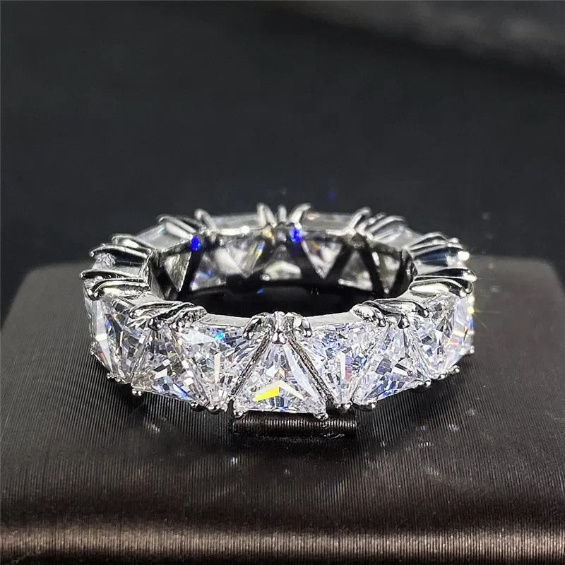 Anillo de Eternidad Vintage de Piedra Triangular en Plata