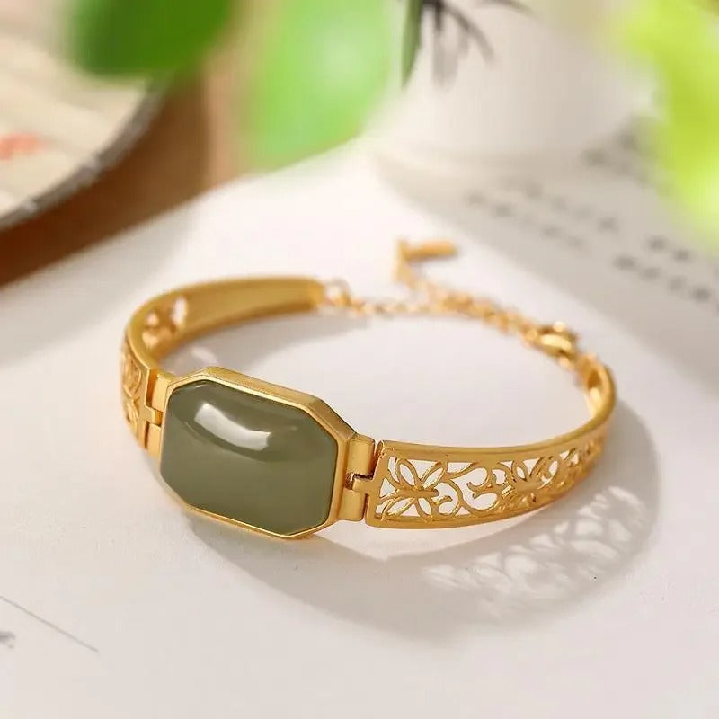 Brazalete Vintage de Mariposa Hueca Verde en Oro