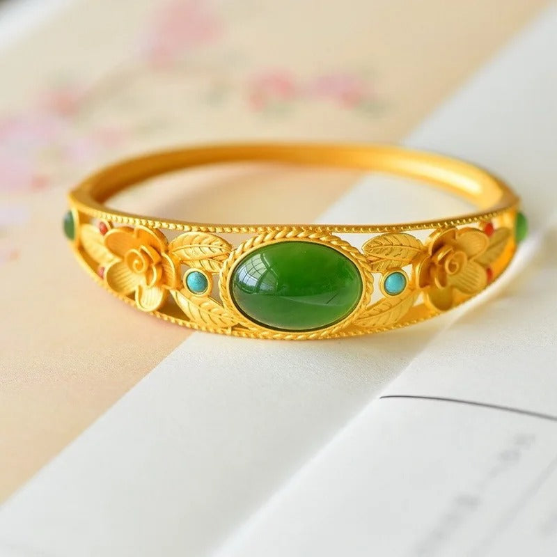 Brazalete Atemporal de Piedra Verde & Floral en Oro