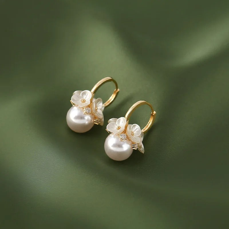 Aretes Vintage de Dije de Flor y Bola de Perla