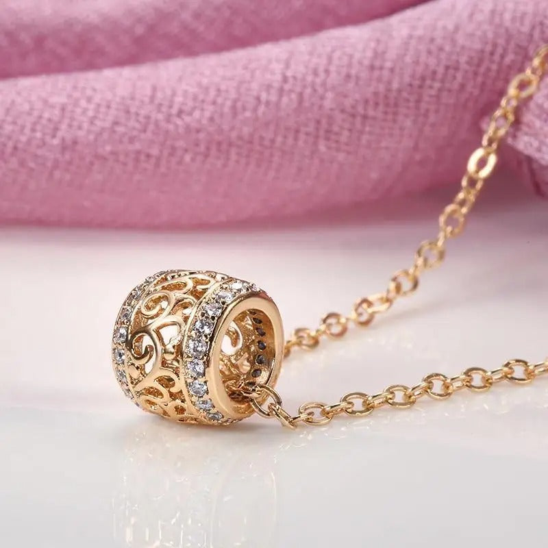 Collar de Cristal Decorativo en Oro